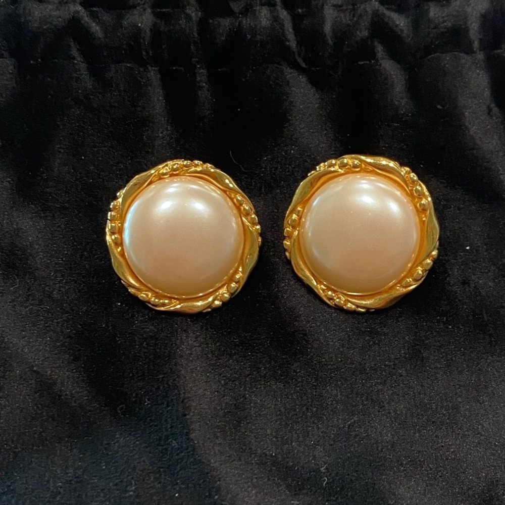 Monet Vintage Gold Tone Faux Pearl Clip On Earrings Twisted Rope Border Studs